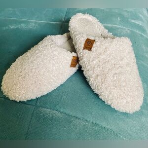 EverFoams Women's Warm, Fuzzy Slip-on Slippers